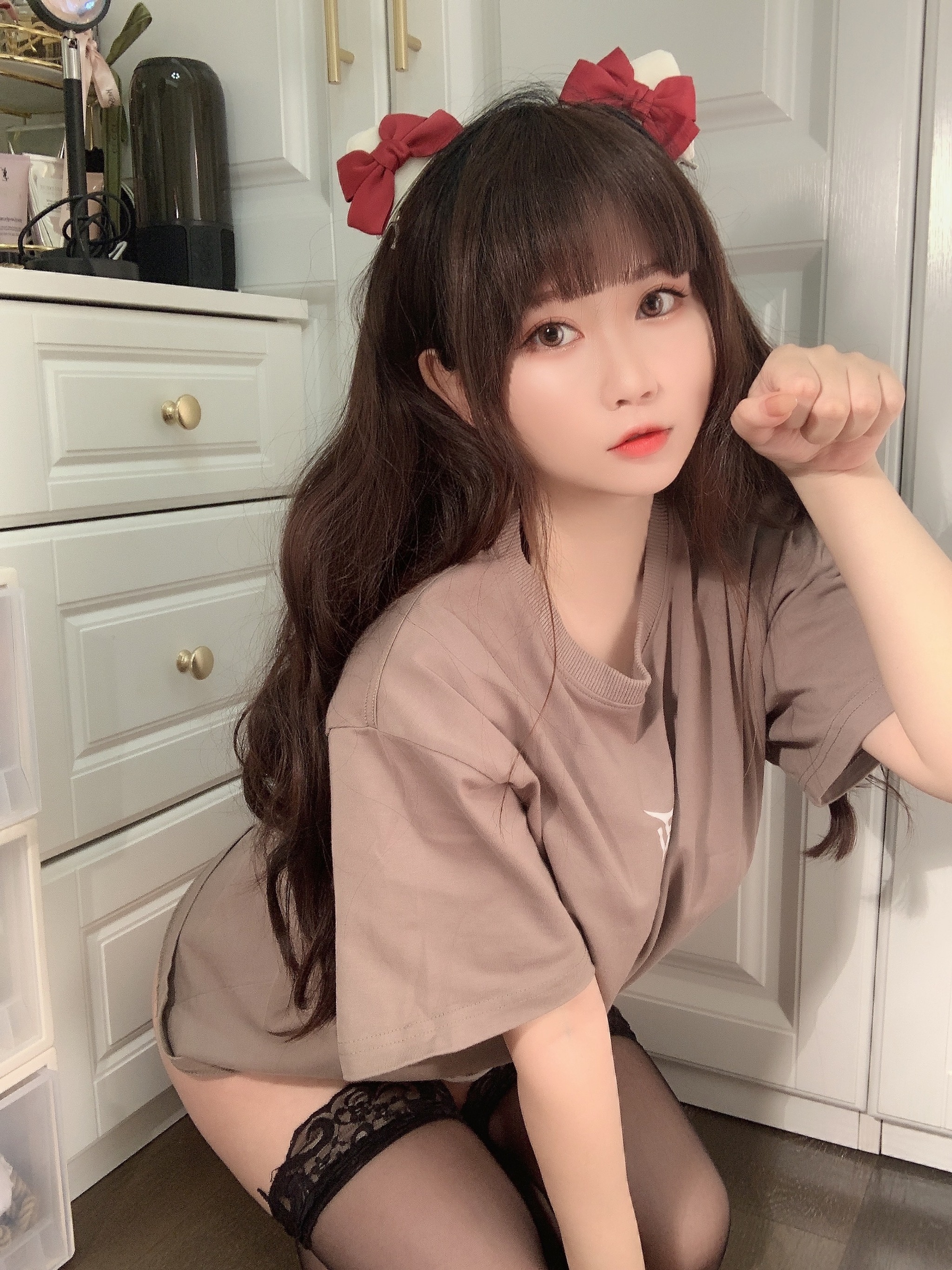 是依酱吖 - NO.065 - T恤底下[31P2V]-XikXak